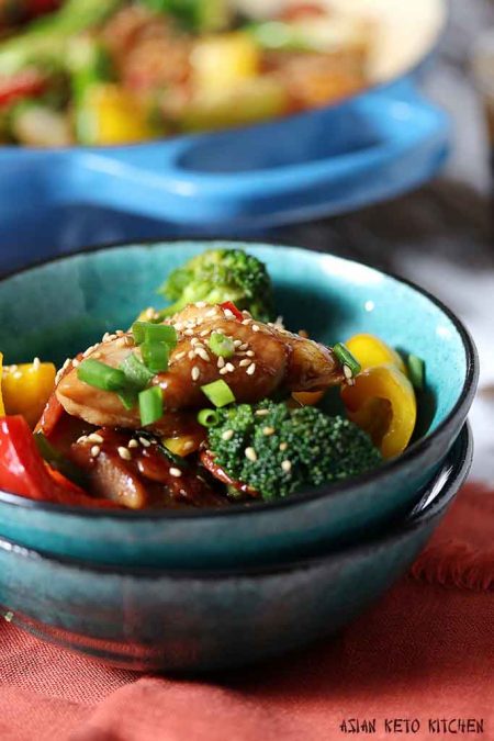 Sugar free teriyaki chicken with vegetables in a green bowl.